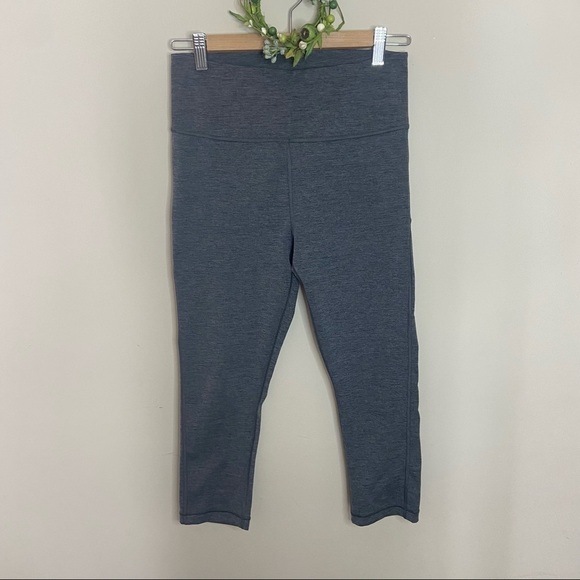 ATHLETA ULTIMATE STASH POCKET CAPRI MARLED PATTERN IN GRAY HEATHER SIZE S - Picture 2 of 9
